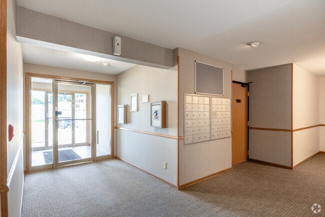 Surrey Gardens Apartments, Eagan, MN 55122 - photo 2