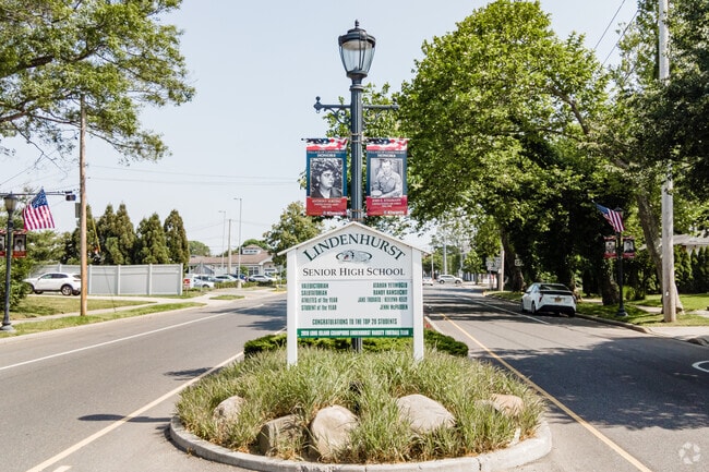 Lindenhurst Public School is a top rated public school located in Lindenhurst.