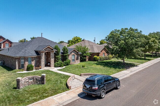 Pheasant Run’s streets are lined with contemporary homes in well-kept rows.