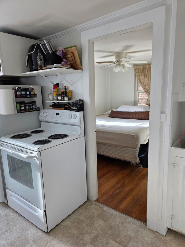 37 Court St unit 2, Plymouth, MA 02360 - photo 7