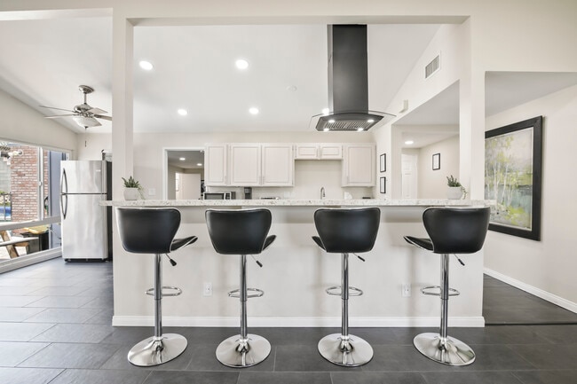 9452 Larrabee Ave, San Diego, CA 92123 - photo 3