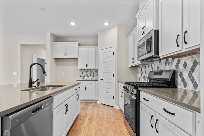 2216 Flatleaf Ct, Longs, SC 29568 - photo 3