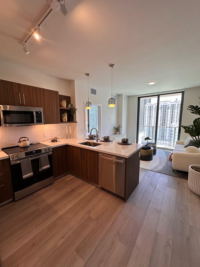 425 SW 18th Rd unit B1, Miami, FL 33129 - photo 4