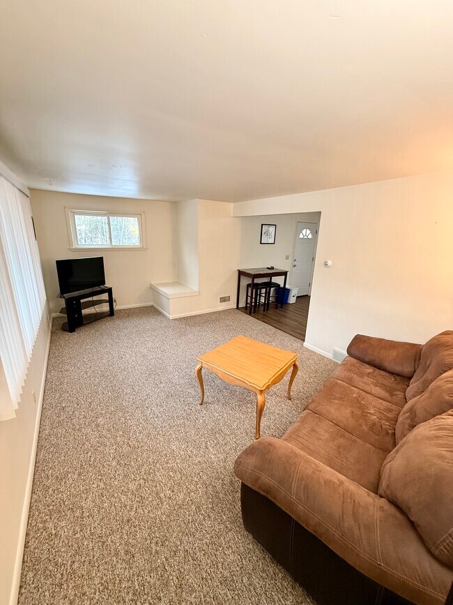 310 Poplar St unit Upper Unit B, Wisconsin Rapids, WI 54494 - photo 5