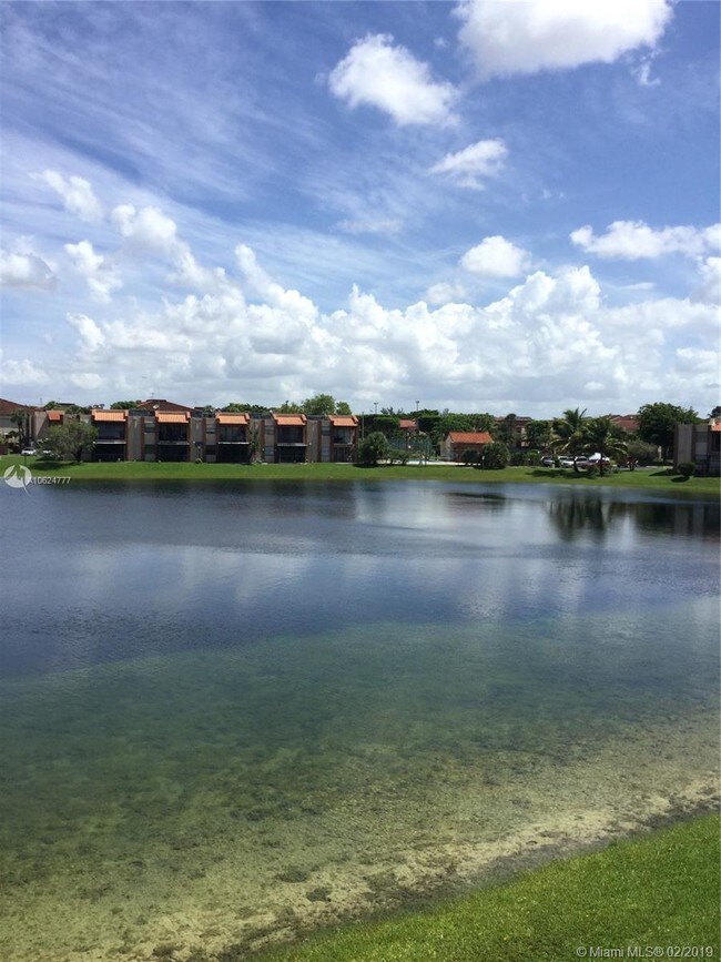 500 W Park Dr, Miami, FL 33172