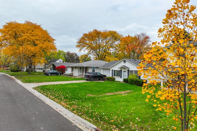 Houses in the Bellair neighborhood typically feature spacious front yards.