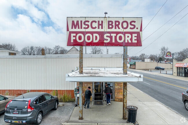 Misch Brothers Food Store is a favorite of Calumet City residents.