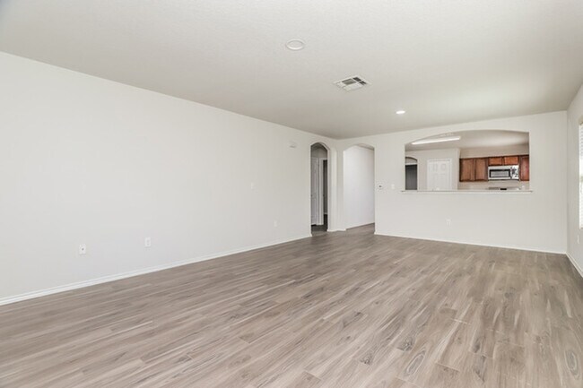 10506 Goose Way, San Antonio, TX 78224 - photo 4