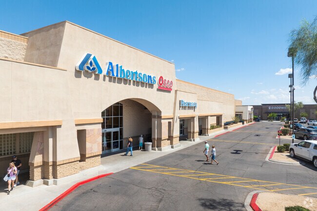 Albertsons in Mesa offers groceries with a bakery and deli.