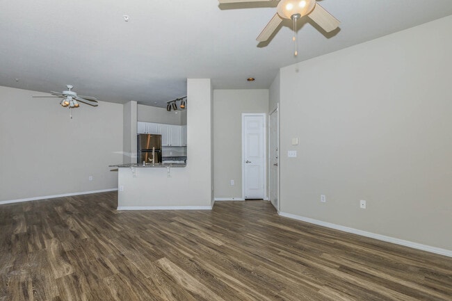 Madrid Renovated 965 SQFT 1 Bed 1 Bath