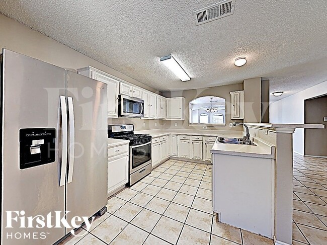 5726 Chelmsford Trail, Arlington, TX 76018 - photo 4