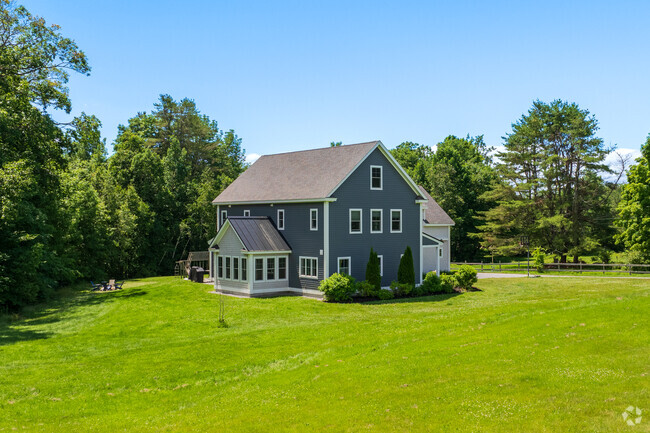 South Freeport offers a wide range of house price points and sizes.