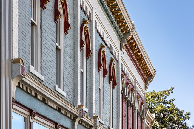 Homebuyers looking in Danville can expect to spend around $150 per square foot.