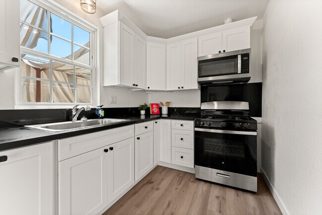 2218 S Redondo Blvd unit B, Los Angeles, CA 90016 - photo 7