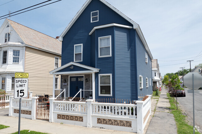 The average home is valued at $154,715 in Hamilton Hill.