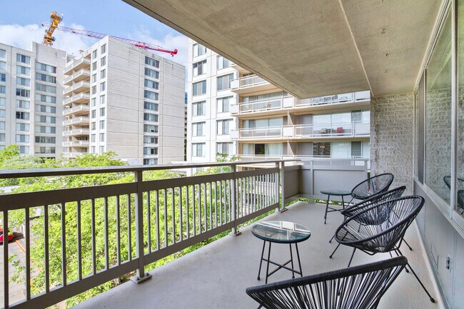 2111 Richmond Hwy unit FL8-ID1022390P, Arlington, VA 22202 - photo 7