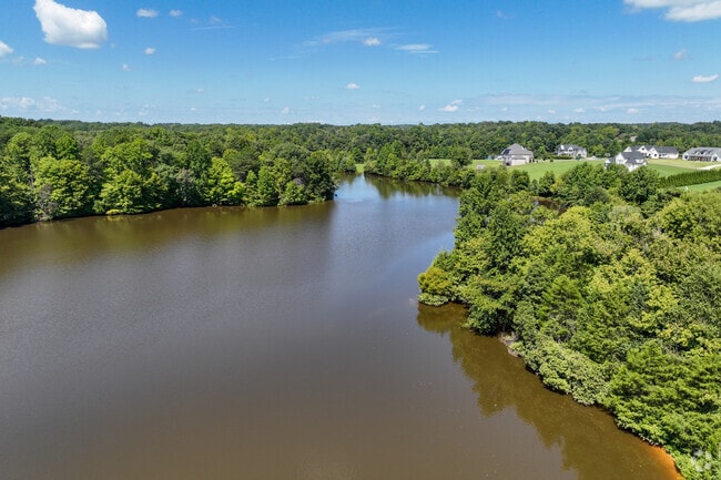 You can enjoy the beauty of rural life when you live in the Woodlawn neighborhood.