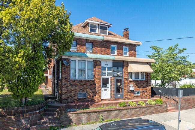 Duplex style houses are one of the more common types of homes found in the Steelton neighborhood