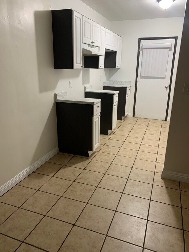 14714 Strathern St unit 1, Panorama City, CA 91402 - photo 4