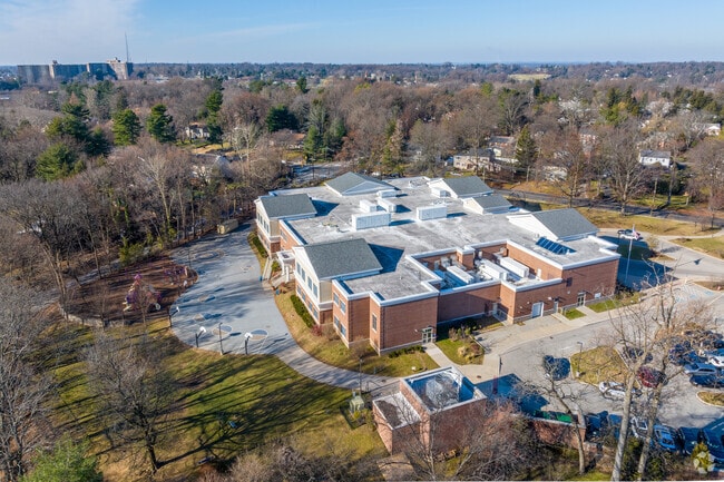 Children can attend Wyncote Elementary.