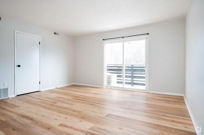 2BR, 1BA - 800SF