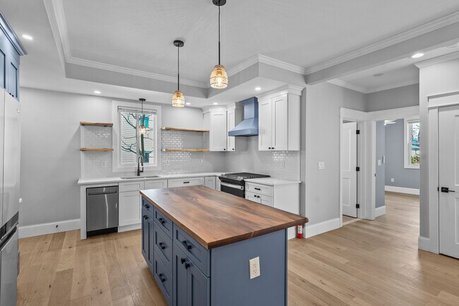 20 Summer St unit 1, Newport, RI 02840 - photo 5