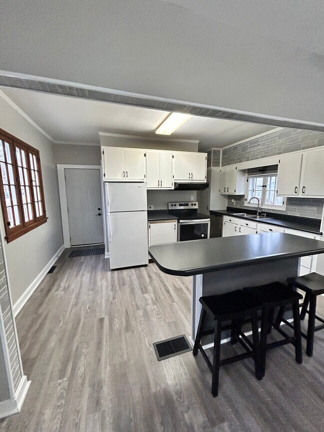 1201 University Ave, Grand Forks, ND 58203 - photo 6