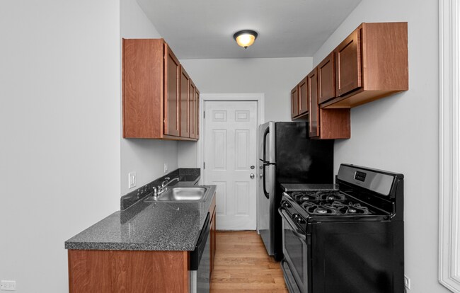 3721 N Pine Grove Ave unit P17, Chicago, IL 60613 - photo 7