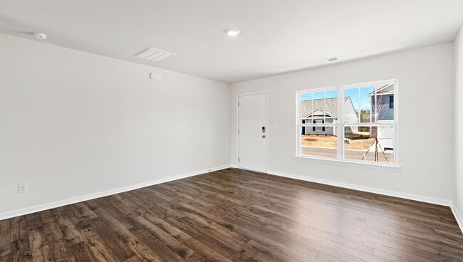 134 Bobbin Rd, Greenville, SC 29611 - photo 2