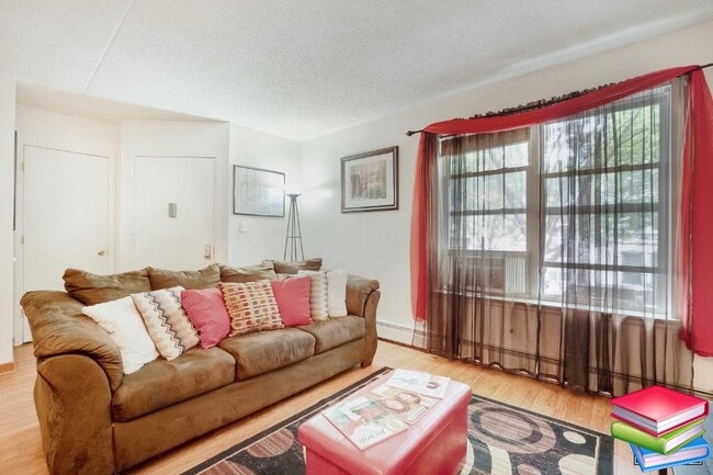 136 W 117th St unit 2, New York, NY 10026 - photo 3