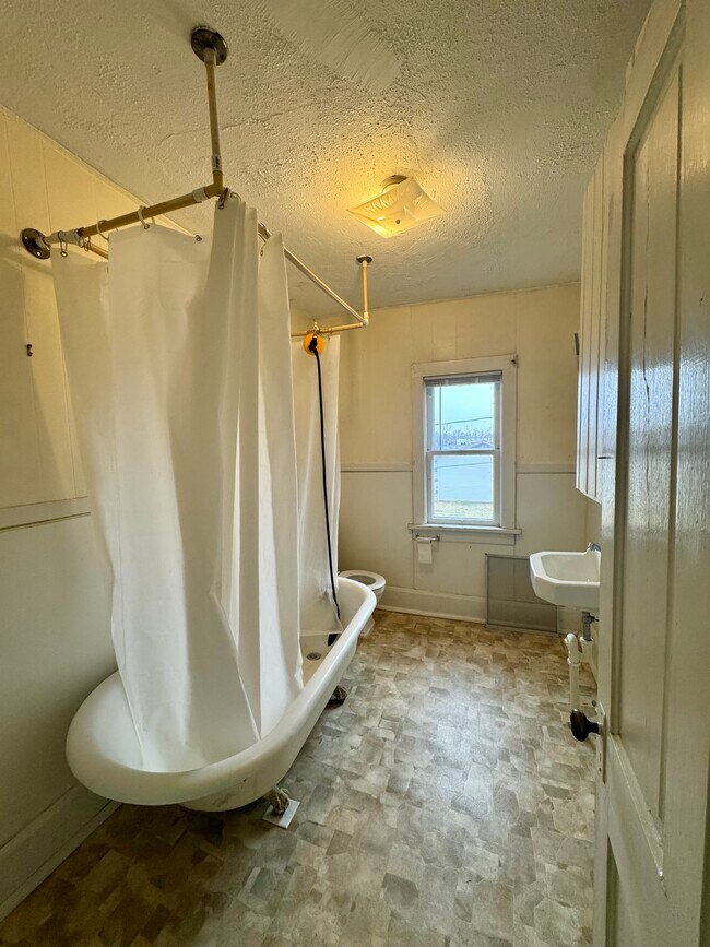 409 W Hempstead Ave unit B, Fairfield, IA 52556 - photo 6