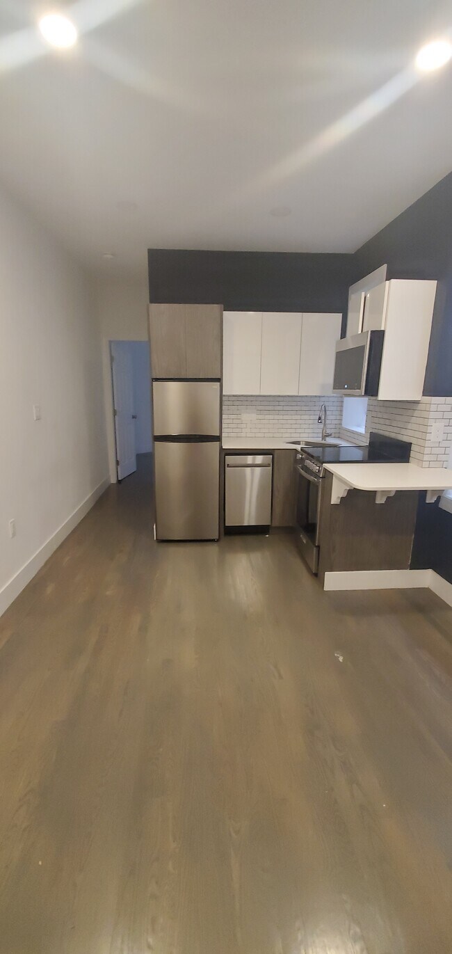 24 Phillips St unit 24-2, Boston, MA 02114 - photo 5