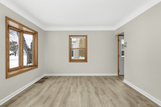 3744 Perry Ave N, Robbinsdale, MN 55422 - photo 5