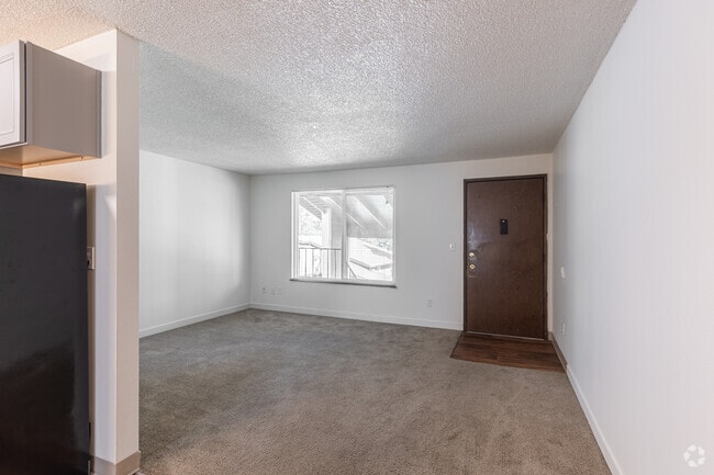 1BR, 1BA - 542 SF - Living ?Room