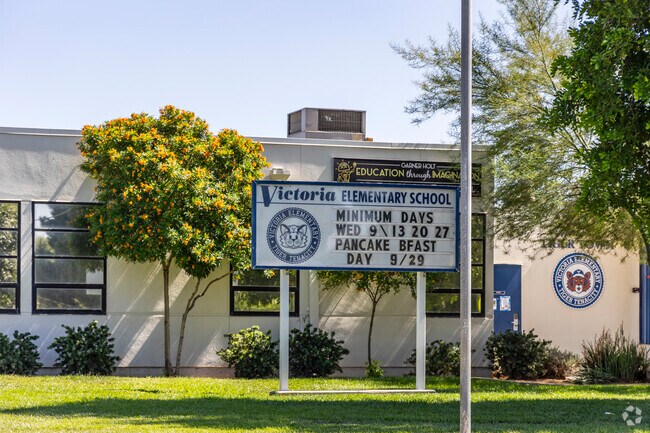 Victoria Elementary School has a B rating on Niche.