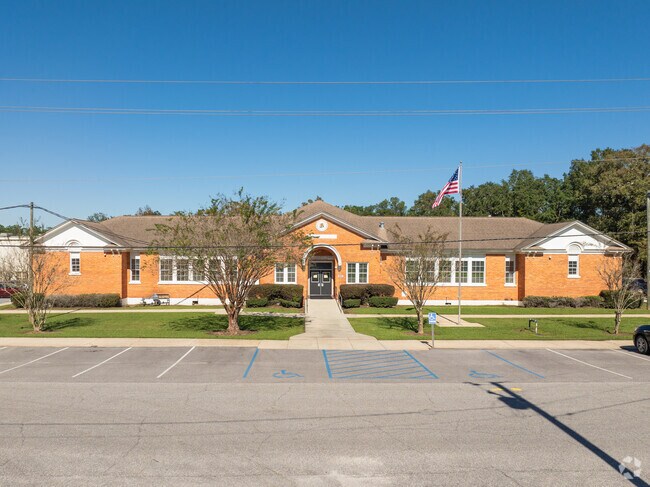 Foley is home to Baldwin County Public School where many locals work.