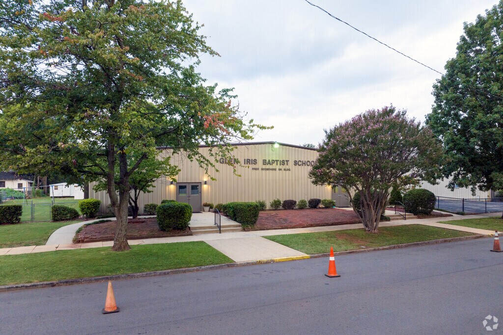 Glen Iris Baptist School serves grades K-12.
