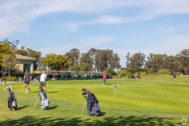 Golfers enjoying the put practice at Poplar Golf course in Lyon Hoag.