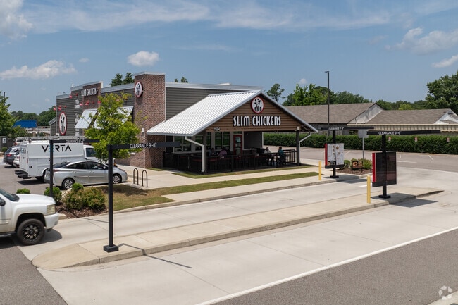 People can dine in or grab a quick bite at Slim Chickens.