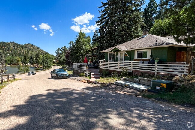Homes sit close to the center of Green Mountain Falls.