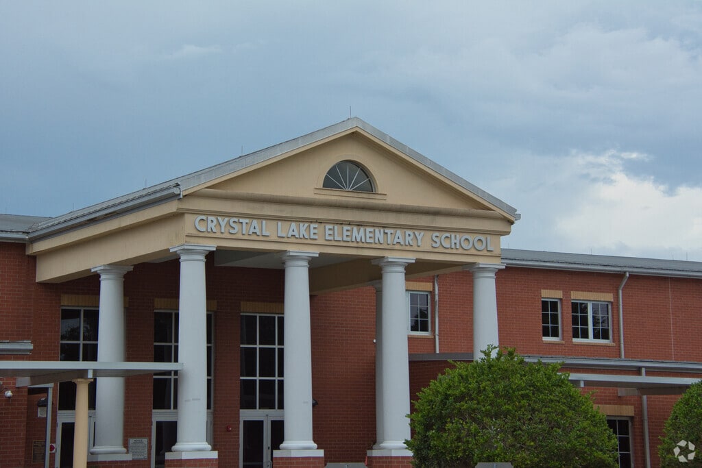Main entrance to Crystal Lake Elementary School ion Lake Mary, Lake Mary FL