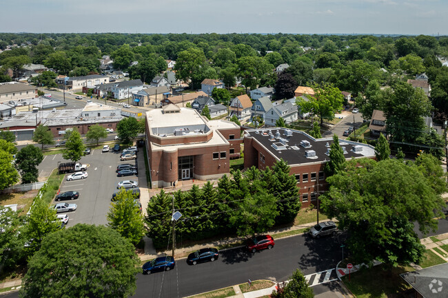 Reenas Bais Yaakov is a private school located in Highland Park, NJ.