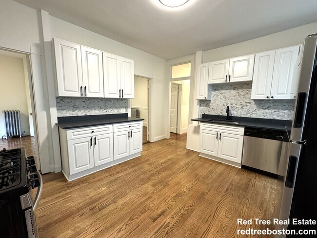 11 E Milton Rd unit 1, Brookline, MA 02445 - photo 4