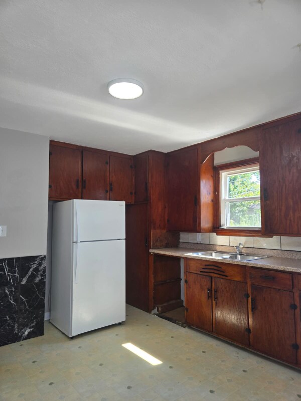 22 Best St, Bedford, OH 44146