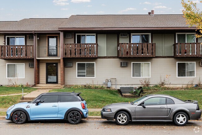 There are a variety of townhouse developments in Dunn's Marsh.