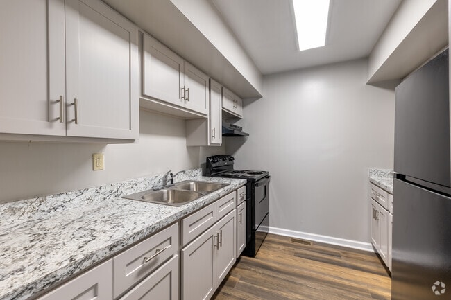 2BD, 1BA - 850SF SM - Kitchen