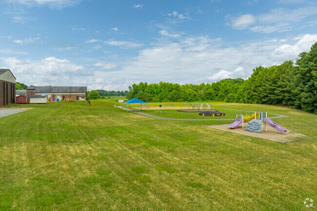 Students of Union Elementary School enjoy ample outdoor time with the large outdoor space.
