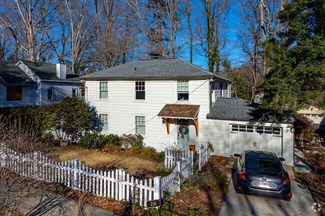 Homes with white picket fences small yards are found in the Clairemont-Great Lakes neighborhood.