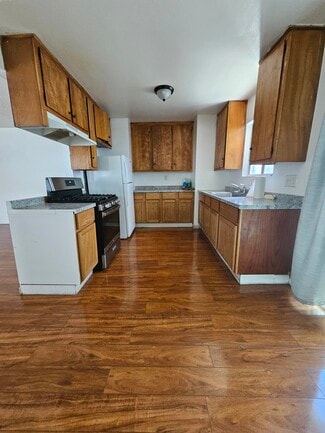 4420 W 169th St Unit lanwdale, Lawndale, CA 90260