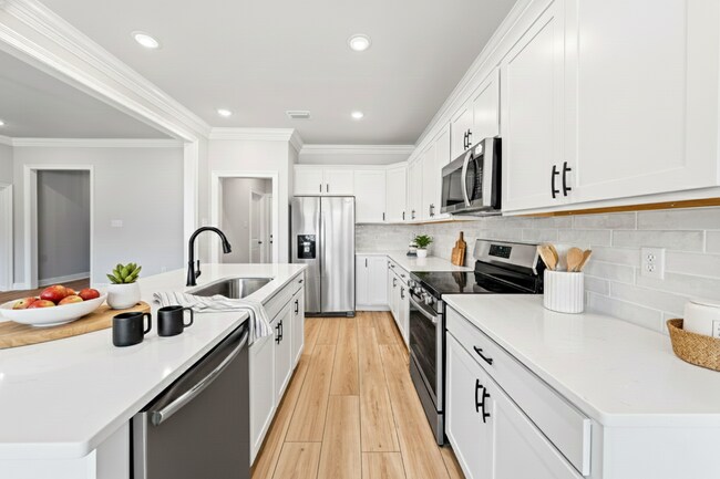 2741 Louis Cir, Crestview, FL 32536 - photo 5